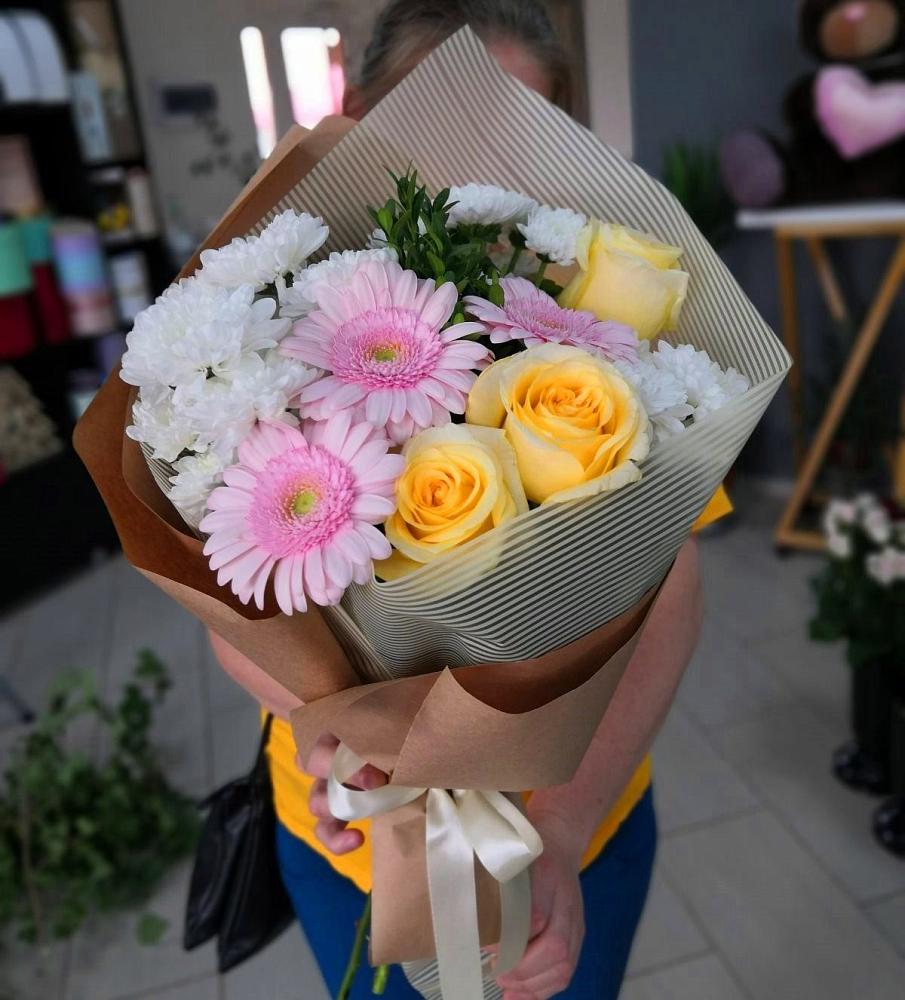 Букет цветов из: Герберы, Розы и Хризантемы в Букачаче