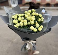 Букет Белые кустовые розы Солинеро в Букачаче