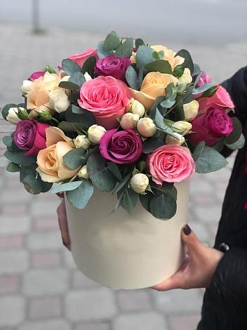 Цветочная композиция из Розы в шляпной коробке в Букачаче