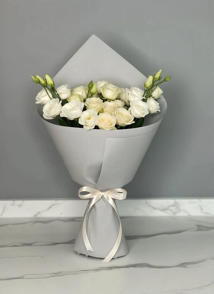 Букет цветов из: Розы и Лизиантусы в Букачаче