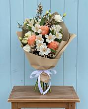 Букет цветов из:  Альстромерии, Лизиантусы, Розы и Хризантемы в Букачаче