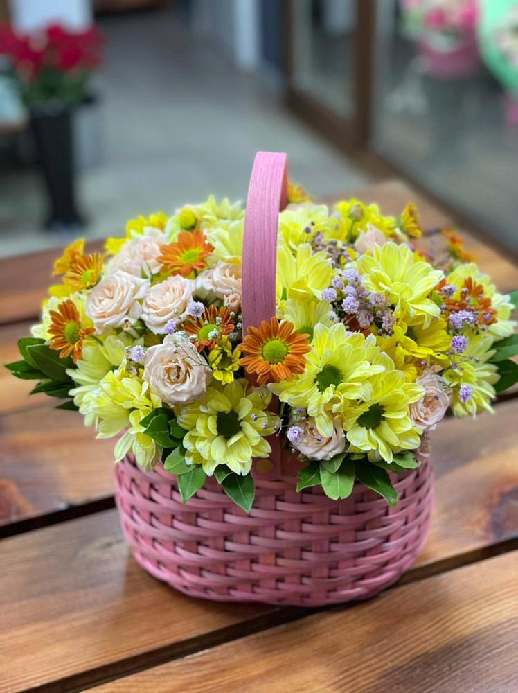 Цветочная композиция из Хризантемы и Розы в корзине в Букачаче