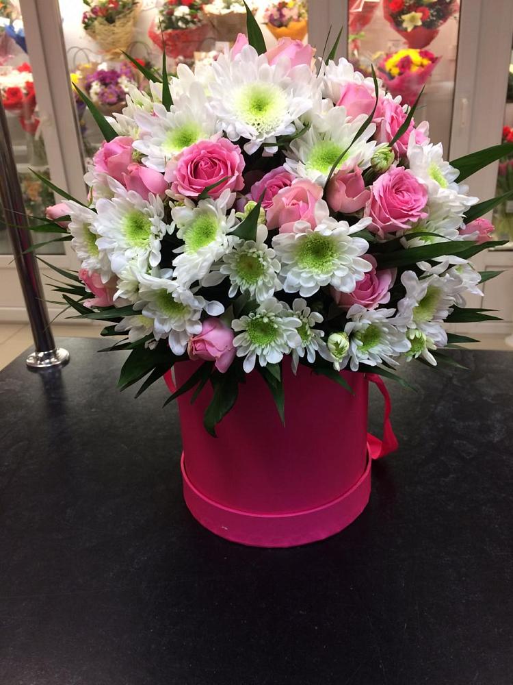 Цветочная композиция из Розы и Хризантемы в шляпной коробке в Букачаче