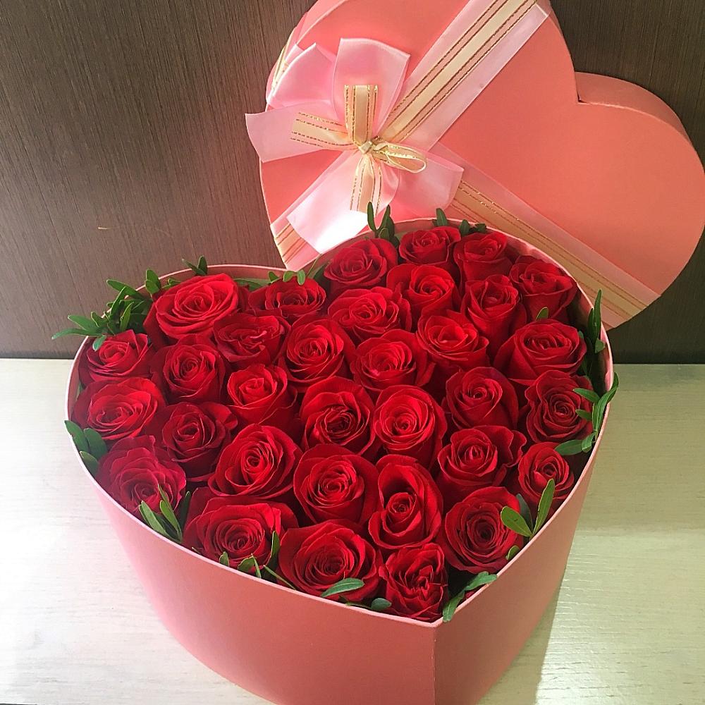 Цветочная композиция из Розы в коробке в виде сердца в Букачаче