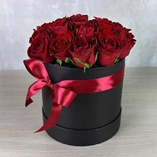 Цветочная композиция из Розы в шляпной коробке в Букачаче