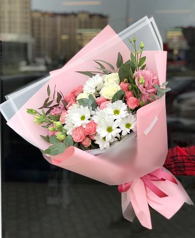 Букет цветов из: Розы, Лизиантусы и Хризантемы в Букачаче